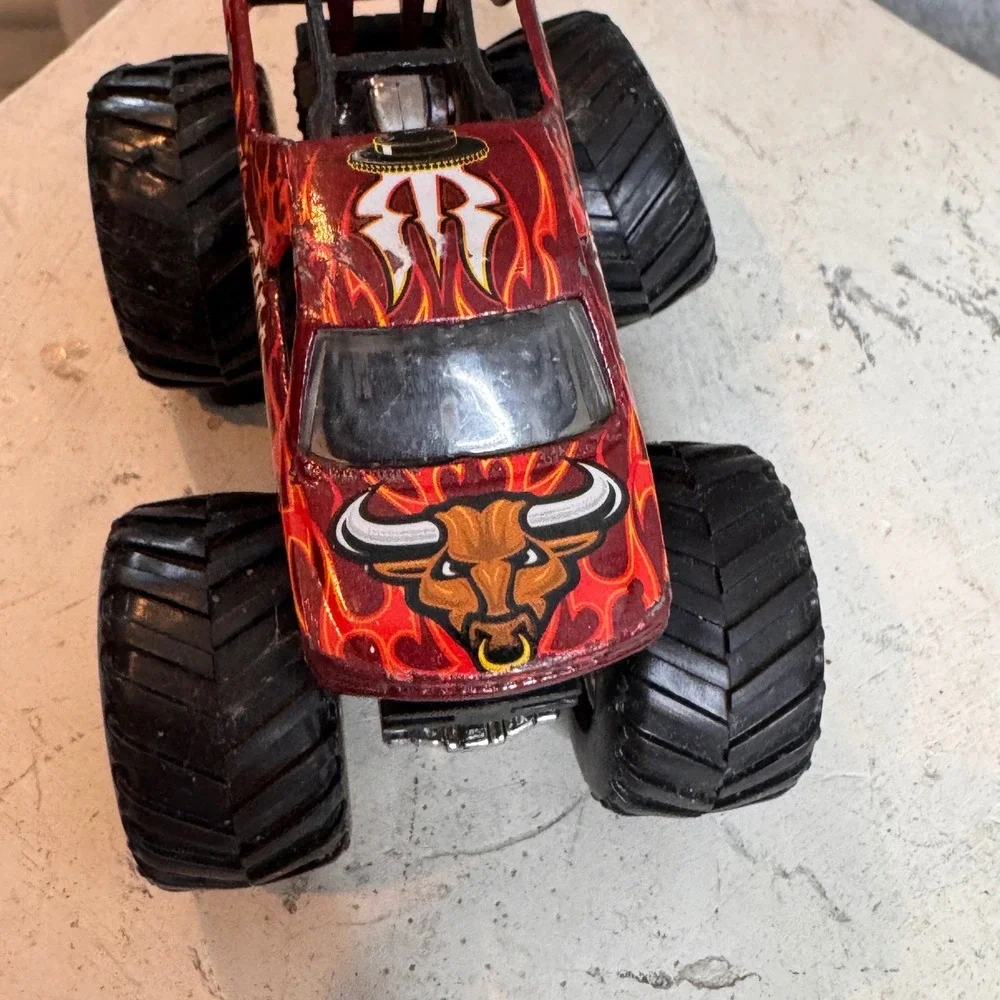 Hot Wheels El Matador‎ Monster Truck Red Flames Bull Diecast Toy Vehicle